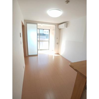 エルフローレ 103【管理NO：1-019664201-01030】 ★家具家電は申し込み後に搬入します★ ★2026年11月中旬入居可能★の物件写真2
