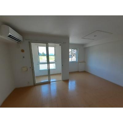 ローベルジュ 103【管理NO：1-018022501-01030】 ★家具家電は申し込み後に搬入します★ ★2026年11月中旬入居可能★の物件写真2