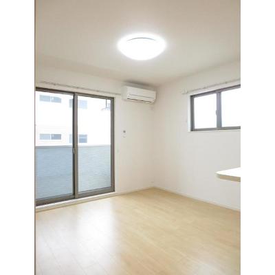 メイクロードⅢ 101【管理NO：1-024302101-01010】 ★家具家電は申し込み後に搬入します★ ★2026年11月中旬入居可能★の物件写真2