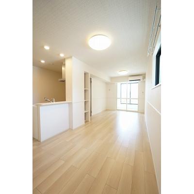 サン＆グアム 101【管理NO：1-027279601-01010】 ★家具家電は申し込み後に搬入します★ ★2026年11月中旬入居可能★の物件写真2