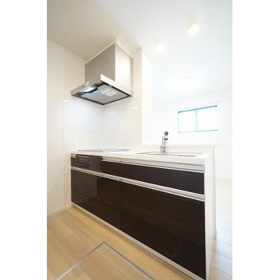 サン＆グアム 101【管理NO：1-027279601-01010】 ★家具家電は申し込み後に搬入します★ ★2026年11月中旬入居可能★の物件写真3