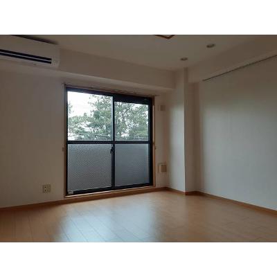 プライド 305【管理NO：1-012433901-03050】 ★家具家電は申し込み後に搬入します★ ★2026年10月中旬入居可能★の物件写真2