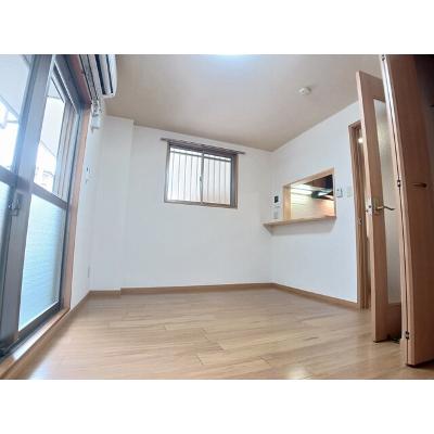 カサ・デローザ 103【管理NO：1-011835501-01030】 ★家具家電は申し込み後に搬入します★ ★2026年11月中旬入居可能★の物件写真2