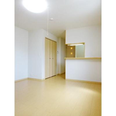 プラナス 101【管理NO：1-016236801-01010】 ★家具家電は申し込み後に搬入します★ ★2026年11月中旬入居可能★の物件写真2
