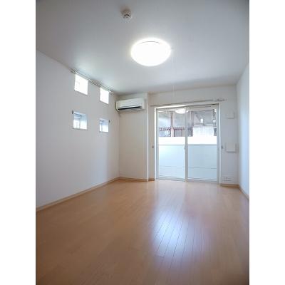 ベーネ　ルナ 101【管理NO：1-016635901-01010】 ★家具家電は申し込み後に搬入します★の物件写真2