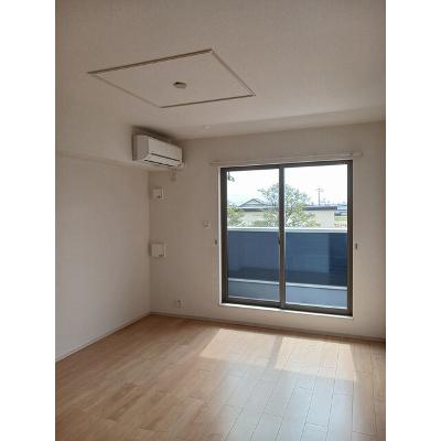 プラテリア 203【管理NO：1-021390601-02030】 ★家具家電は申し込み後に搬入します★ ★2026年11月下旬入居可能★の物件写真2