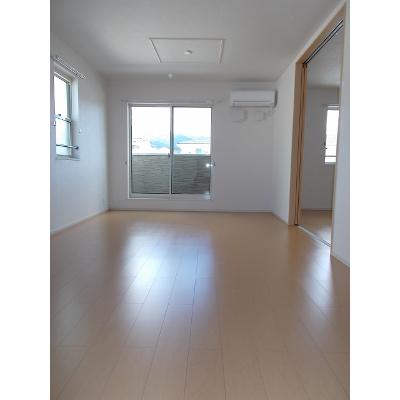 グランブリエ　Ⅴ 201【管理NO：1-018068302-02010】 ★家具家電は申し込み後に搬入します★ ★2026年11月中旬入居可能★の物件写真2