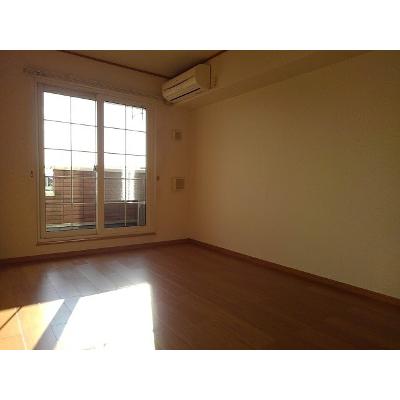マードレ　Ⅱ 203【管理NO：1-013317202-02030】 ★家具家電は申し込み後に搬入します★ ★2026年11月中旬入居可能★の物件写真2