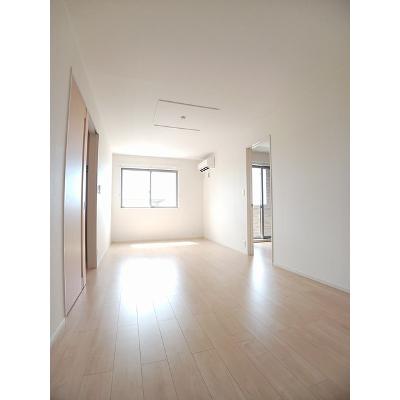 サニーホワイトⅥ 102【管理NO：1-023627401-01020】 ★家具家電は申し込み後に搬入します★ ★2026年11月上旬入居可能★の物件写真2
