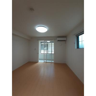 エルヴィータ 103【管理NO：1-021136301-01030】 ★家具家電は申し込み後に搬入します★ ★2026年10月下旬入居可能★の物件写真2