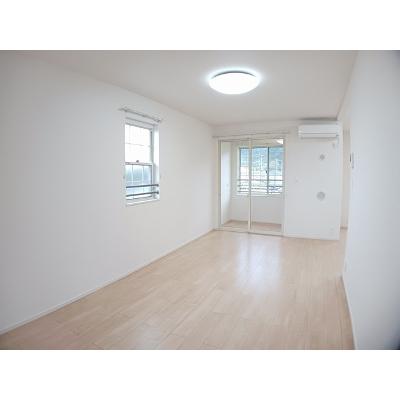 カーサ平松 205【管理NO：1-022672501-02050】 ★家具家電は申し込み後に搬入します★ ★2026年12月上旬入居可能★の物件写真2