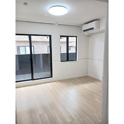 メゾン・ド・フロレゾン 303【管理NO：1-028257201-03030】 ★家具家電は申し込み後に搬入します★の物件写真2