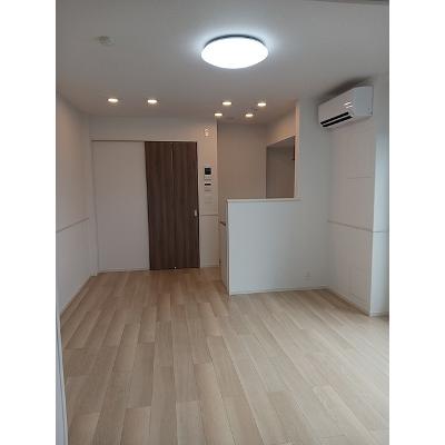 メゾン・ド・フロレゾン 301【管理NO：1-028257201-03010】 ★家具家電は申し込み後に搬入します★の物件写真2