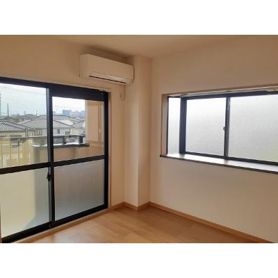 ヴィラージュ 303【管理NO：1-007400101-03030】 ★家具家電は申し込み後に搬入します★ ★2026年10月下旬入居可能★の物件写真2