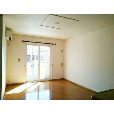 フレスクーラＥ 101【管理NO：1-014050405-01010】 ★家具家電は申し込み後に搬入します★ ★2026年12月中旬入居可能★の物件写真2