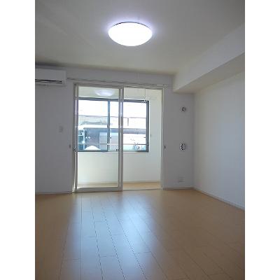 リズブラン　シュード 103【管理NO：1-018390902-01030】 ★家具家電は申し込み後に搬入します★ ★2026年12月上旬入居可能★の物件写真2