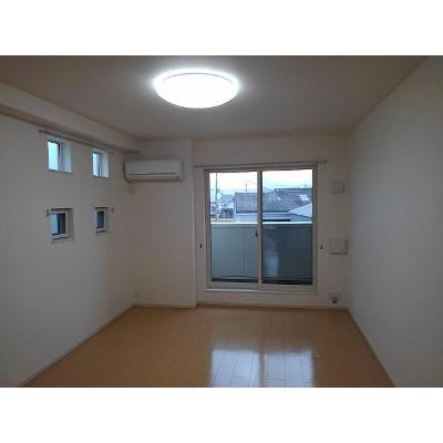 ピット　ファースト 201【管理NO：1-018226301-02010】 ★家具家電は申し込み後に搬入します★ ★2026年12月中旬入居可能★の物件写真2