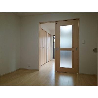 Ｌａ・Ｌｕｃｅ　ｓｔｒａｄａ 107【管理NO：1-021151901-01060】 ★家具家電は申し込み後に搬入します★ ★2026年12月上旬入居可能★の物件写真2
