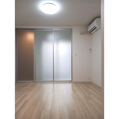 プリムローズ　Ⅴ 102【管理NO：1-026800401-01020】 ★家具家電は申し込み後に搬入します★ ★2026年11月上旬入居可能★の物件写真2