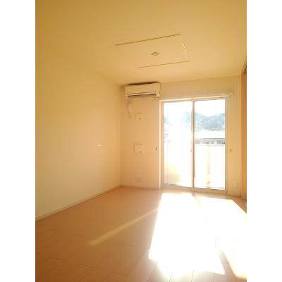 サンライズ岩山 203【管理NO：1-019858101-02030】 ★家具家電は申し込み後に搬入します★ ★2026年12月上旬入居可能★の物件写真2