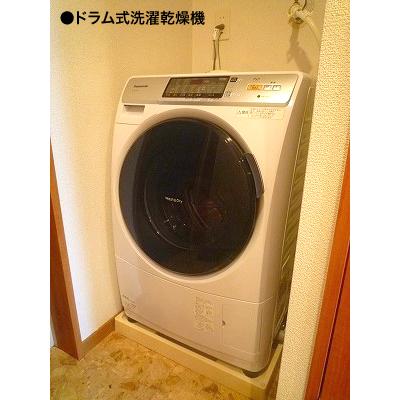 【堺筋本町駅　徒歩4分】【セミダブルベッド設置】EC心斎橋ＥＡＳＴエリジオン【ドラム式洗濯機・３２型液晶ＴＶ完備！】の物件写真2