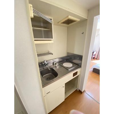 ユニオンマンスリー横浜・白楽１　205　1R・シングル☆■安心のオートロック完備♪デスク＆チェア付きでテレワークにもおすすめ♪■東急東横線利用で渋谷・横浜まで乗換なしでアクセスの物件写真4