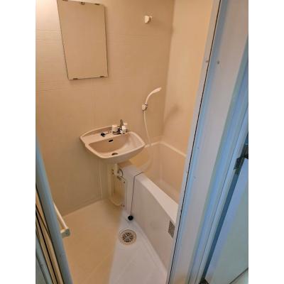 OneLife新宿コンプリート【▼▼浴室乾燥機、バストイレ別、2口コンロ、伊勢丹新宿本店まで徒歩圏内!!】の物件写真4