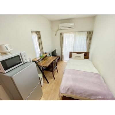 ユニオンマンスリー表参道１　302　1R・シングル☆■安心のオートロック完備♪デスク＆チェア付き♪２ドア冷蔵庫でたっぷり収納♪の物件写真1