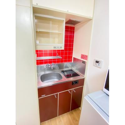 ユニオンマンスリー表参道１　302　1R・シングル☆■安心のオートロック完備♪デスク＆チェア付き♪２ドア冷蔵庫でたっぷり収納♪の物件写真4