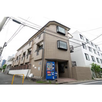 池袋まで1駅&徒歩圏内/最寄り駅から徒歩3分/スーパー・コンビニ至近/エスカル椎名町201の物件地図