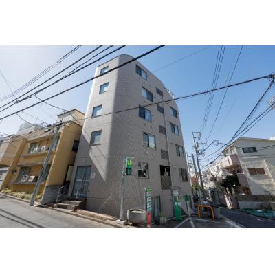 新宿駅まで乗換不要！/交通アクセス抜群/広々としたお部屋/コルティーレ四谷本塩町 103の物件地図