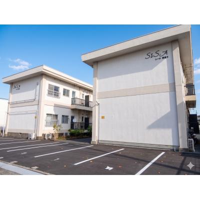 🌈新規OP賃料半額🌈法人様歓迎📯駐車場１台付き🚗ネット無料📶スーパー・コンビニ至近で生活至便な広々１LDK✨【M089】の物件地図