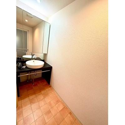 月額目安140000円♪♪今だけ日額6000円→4000円🌸🌸駅前にある超好立地♪♪広々空間30㎡越えのお部屋♪♪の物件地図