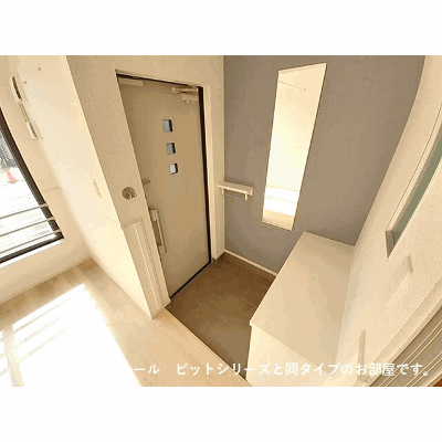 ロイヤル　エンブレム 102【管理NO：1-027839801-01020】 ★家具家電は申し込み後に搬入します 2026年09月上旬入居可能の物件地図